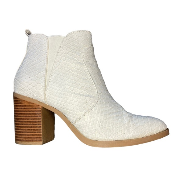 Altar'd State Brynn Ankle Bootie Off White Snake Skin Pointed Toe Women's Sz 9 - Picture 10 of 16